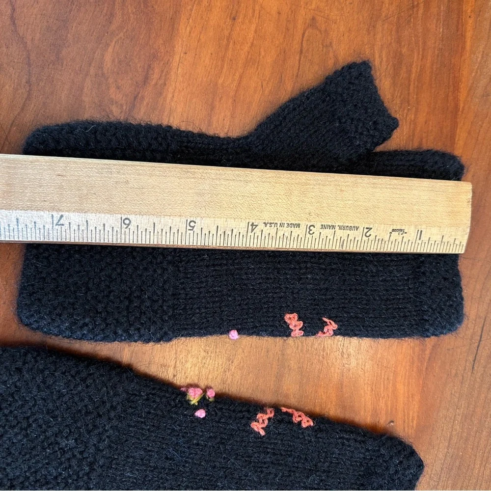 Peruvian Trading Company Black Fingerless Gloves with Floral Embroidery